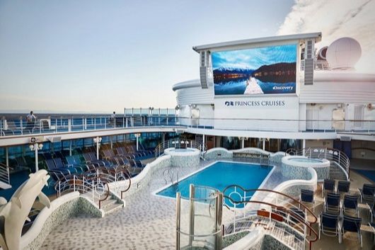 diamond princess deck pool