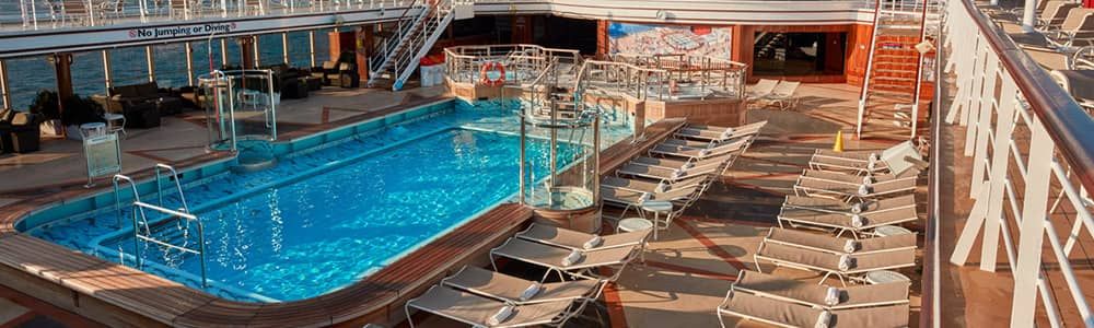 une des 2 piscines sur le navire de luxe cunard