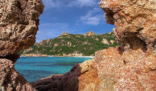 Plage cachée de corse