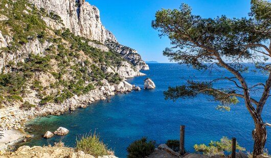 une calanque marseillaise en croisiere mediterranee