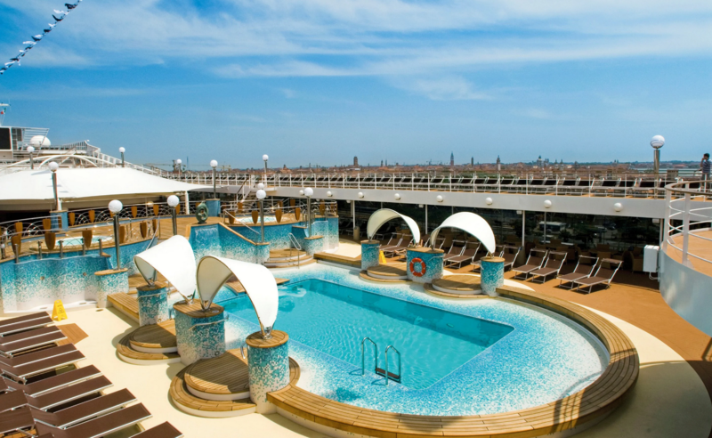 Piscine extérieure MSC Musica Croisière