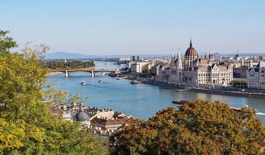 vue sur le danube, le fleuve qui traverse budapest en hongrie